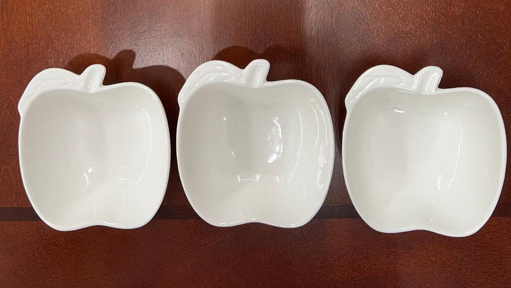 van wyck 3PC Apple Plates Porcelain Condiment Set - Classic Apple Shaped Bowls, Desert Dish, Microwave & Oven Safe, Ceramic Dishs for Serving & Decoration