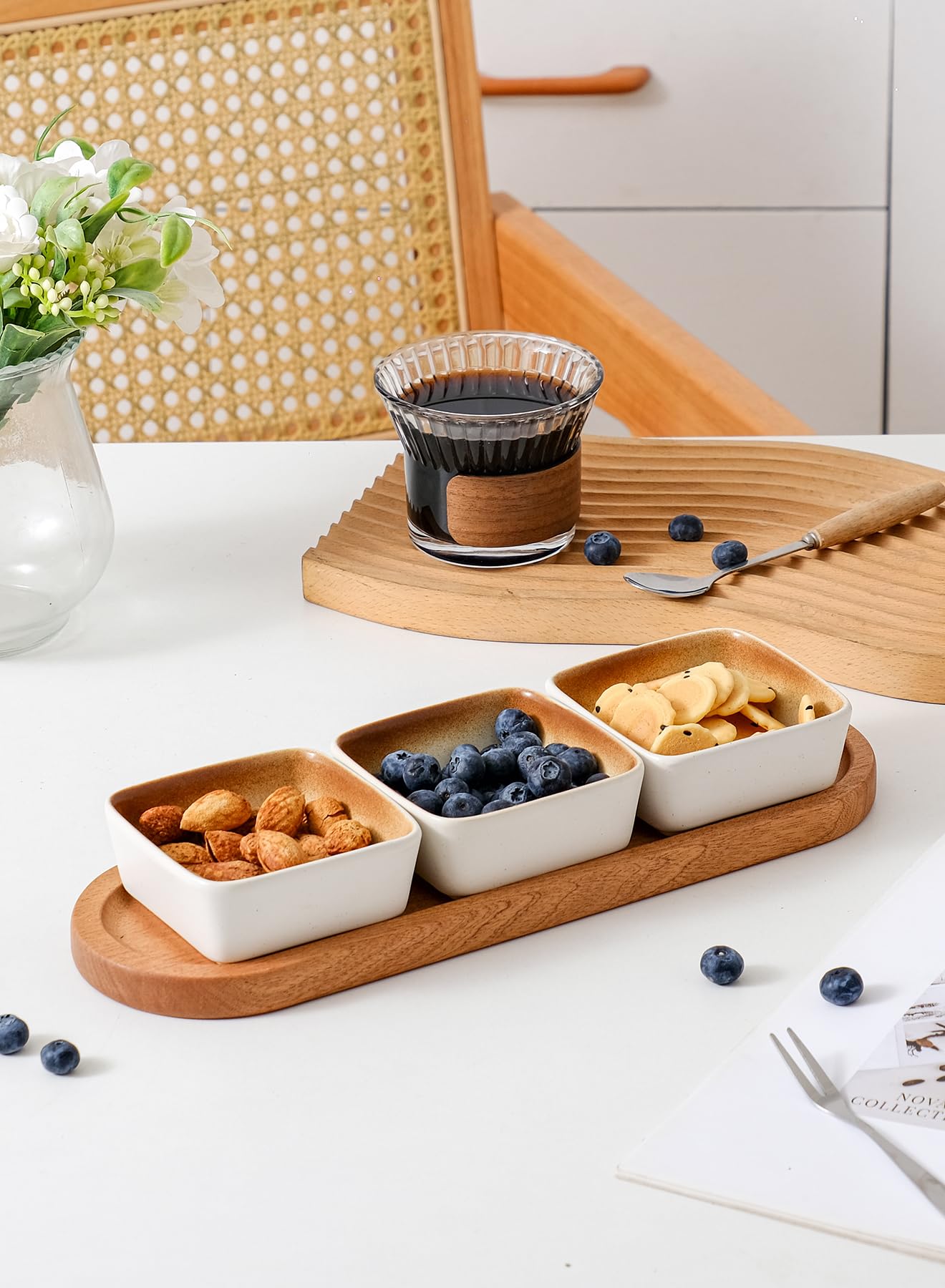YJR Chip and Dip Serving Set, 3 pcs Ceramic Dipping Bowls with Wooden Tray, 3.5 Inch Small Serving Bowls for Side Dishes, Condiments, Dipping, Pre, Salsa, Entertaining, Party, Buffets, Mocca