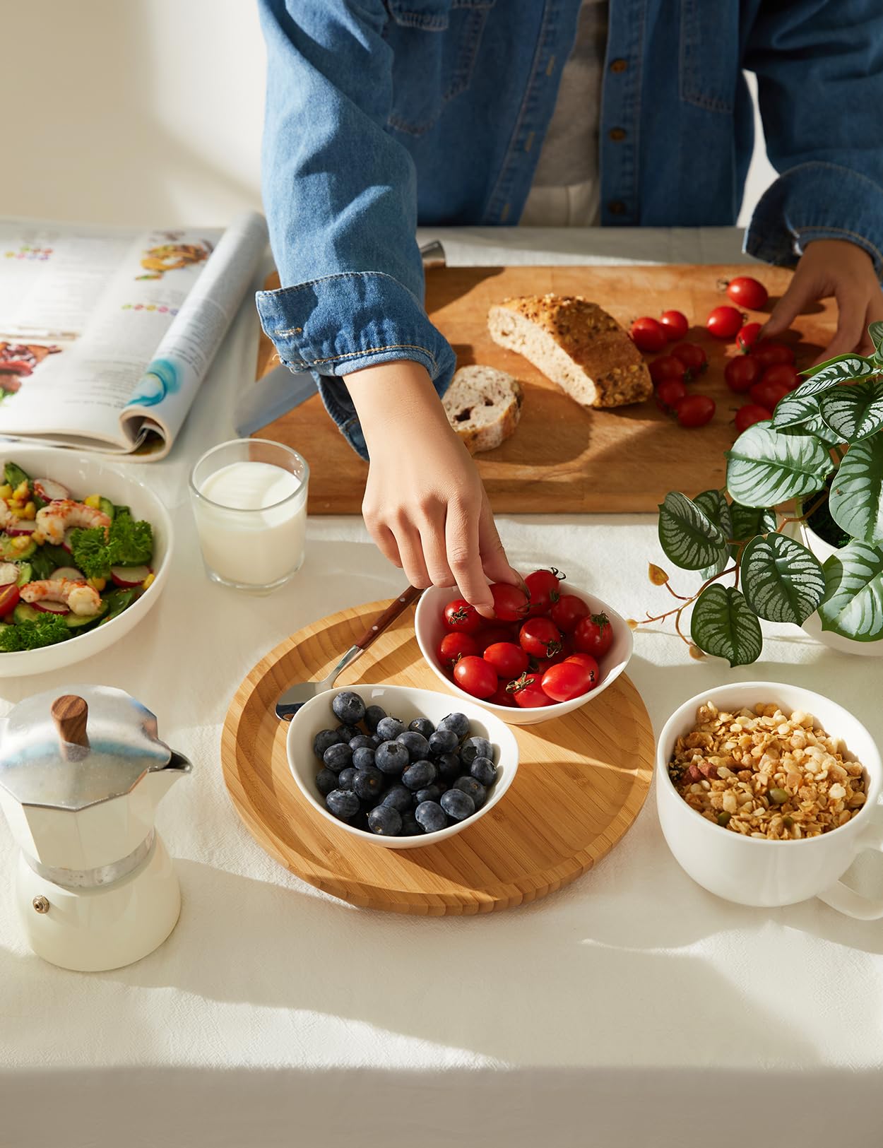 Teocera 5 Inch Porcelain Small Bowls Set, 6 Ounce small serving bowls for Dessert, Ice Cream, Snack, Dipping, Side Dishes, Microwave & Dishwasher Safe- White