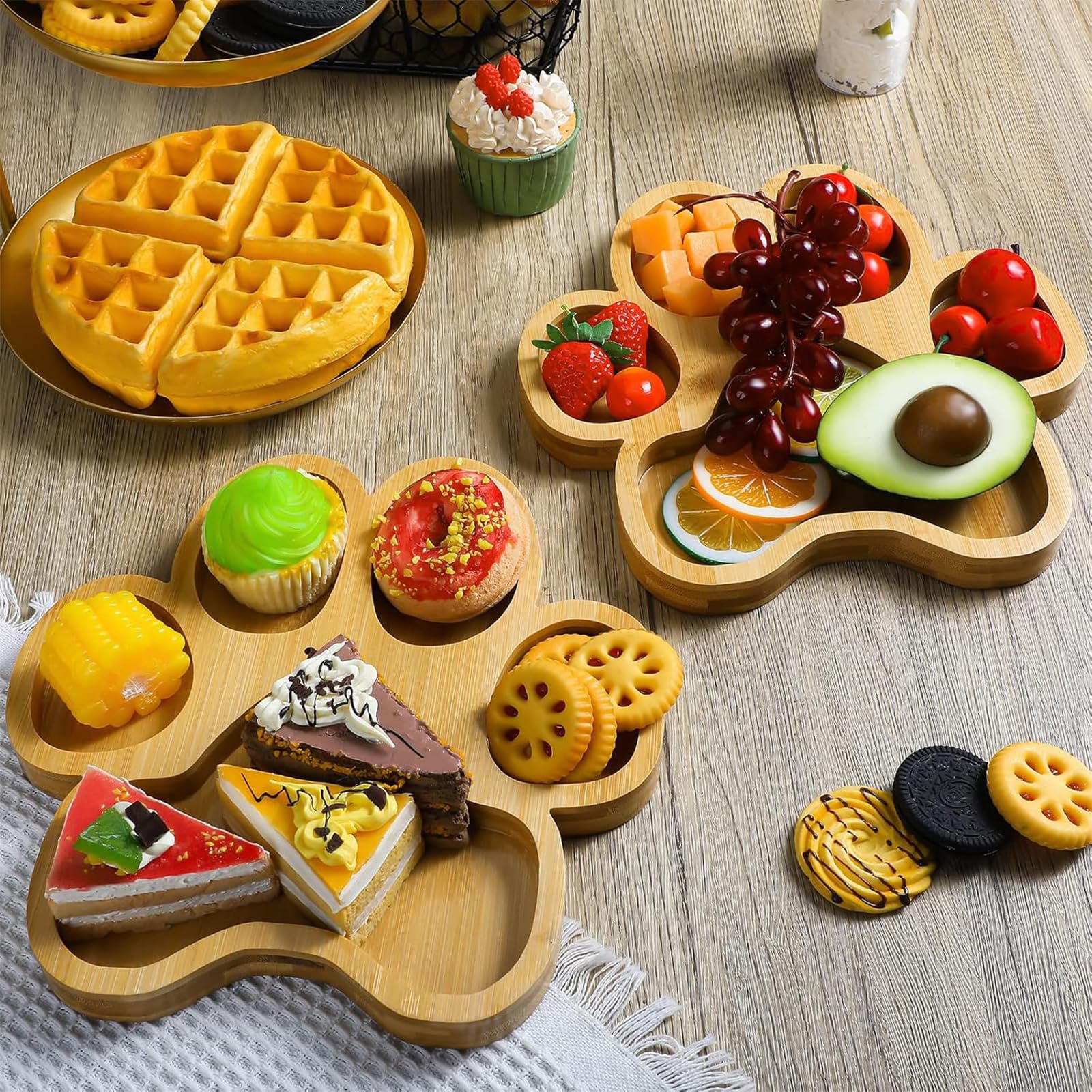 AQUGOO 1 Pcs Reusable Bamboo Plate, 10-inch Novelty Paw Shaped Tray, Multipurpose Charcuterie Boards with Grooves, Pet Themed Gift Platter, Party Snack Platters