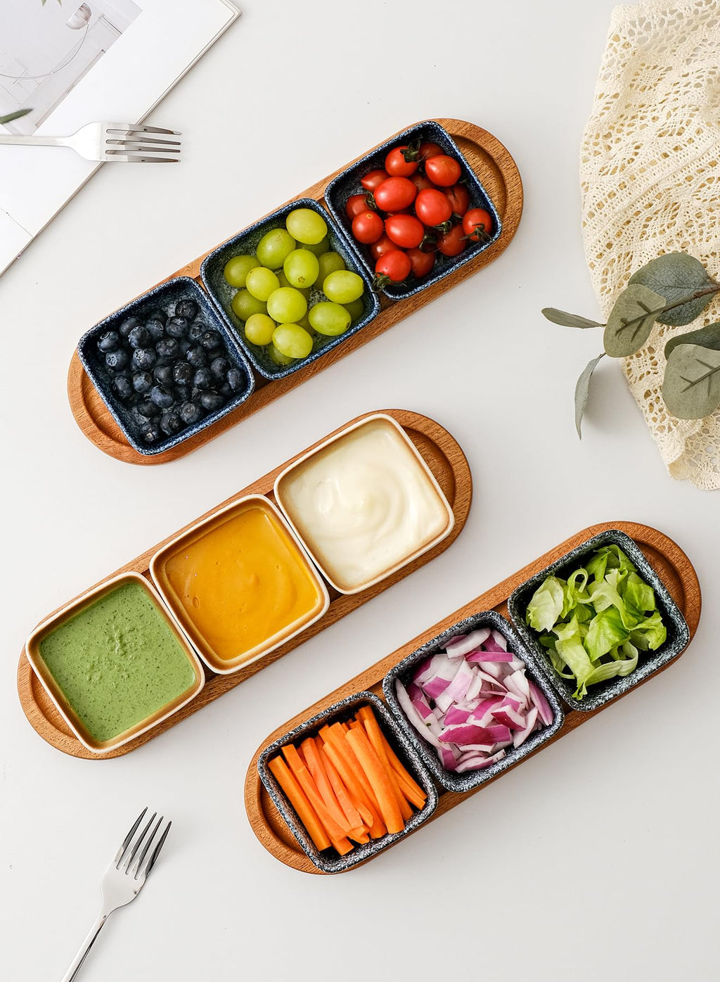 YJR Chip and Dip Serving Set, 3 pcs Ceramic Dipping Bowls with Wooden Tray, 3.5 Inch Small Serving Bowls for Side Dishes, Condiments, Dipping, Pre, Salsa, Entertaining, Party, Buffets, Mocca